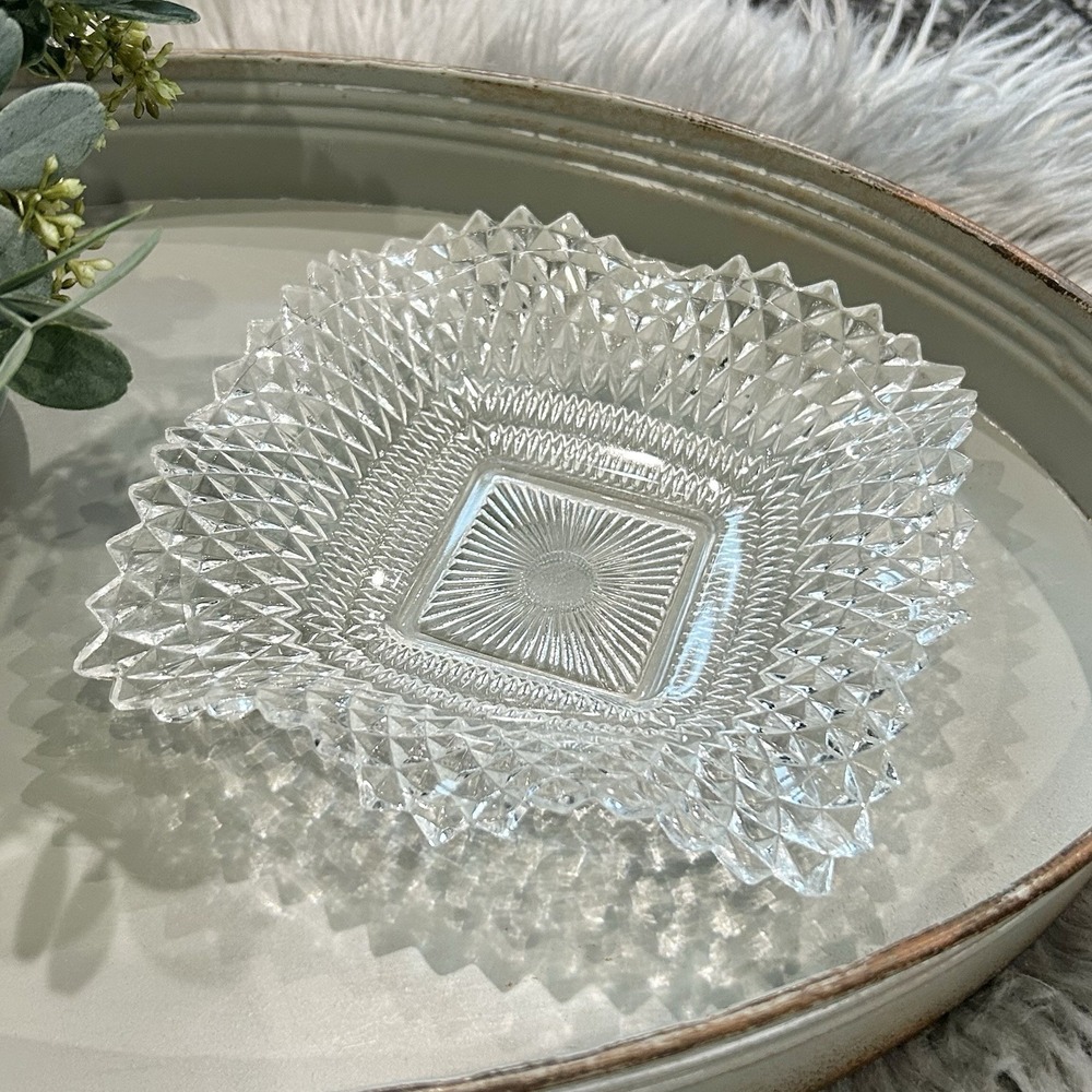 Vintage Indiana Glass Co Diamond Cut Design Square Dish w/ Ruffled Edges‎